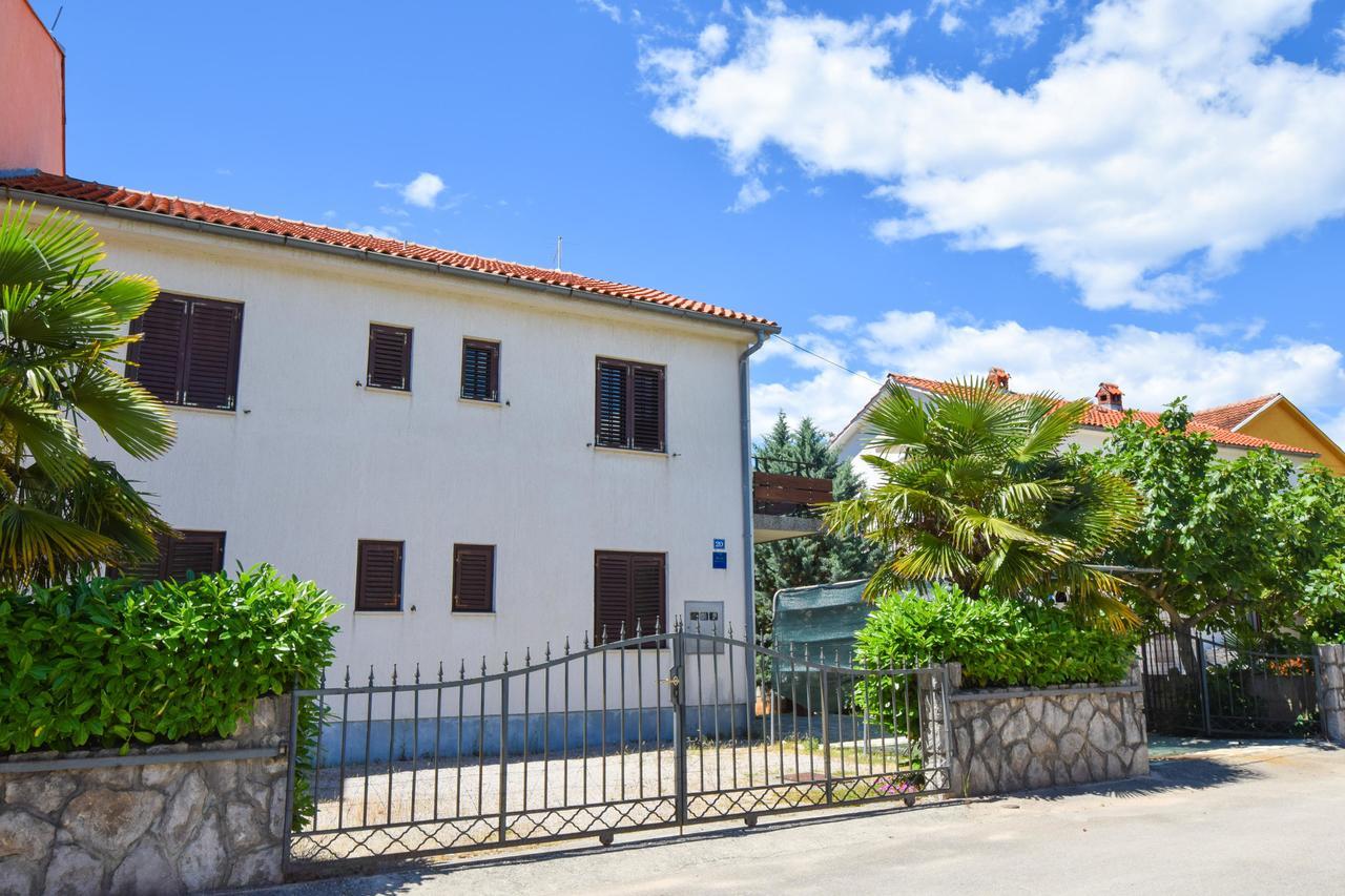 Apartments Vera Malinska Exterior photo
